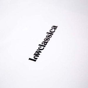 lowclassica_tshirt_white_logo